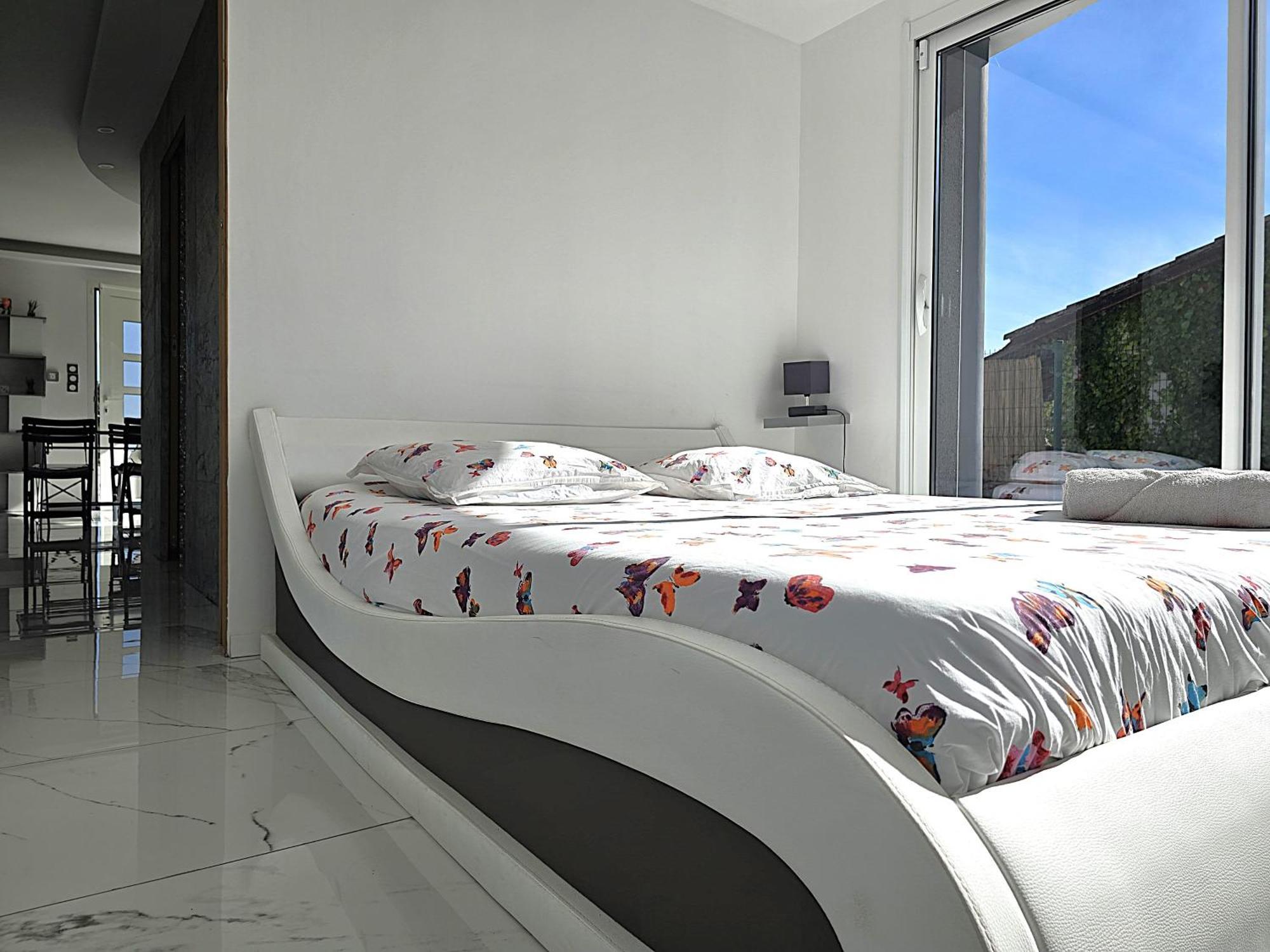 Villa Sapiac: Modern Italian-Inspired Retreat with Private Pool Montauban Exterior photo