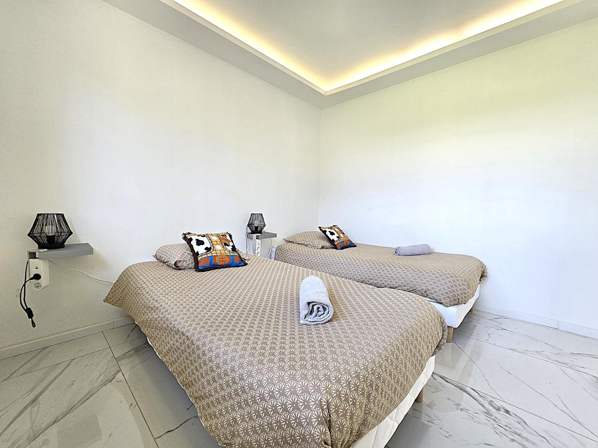 Villa Sapiac: Modern Italian-Inspired Retreat with Private Pool Montauban Exterior photo