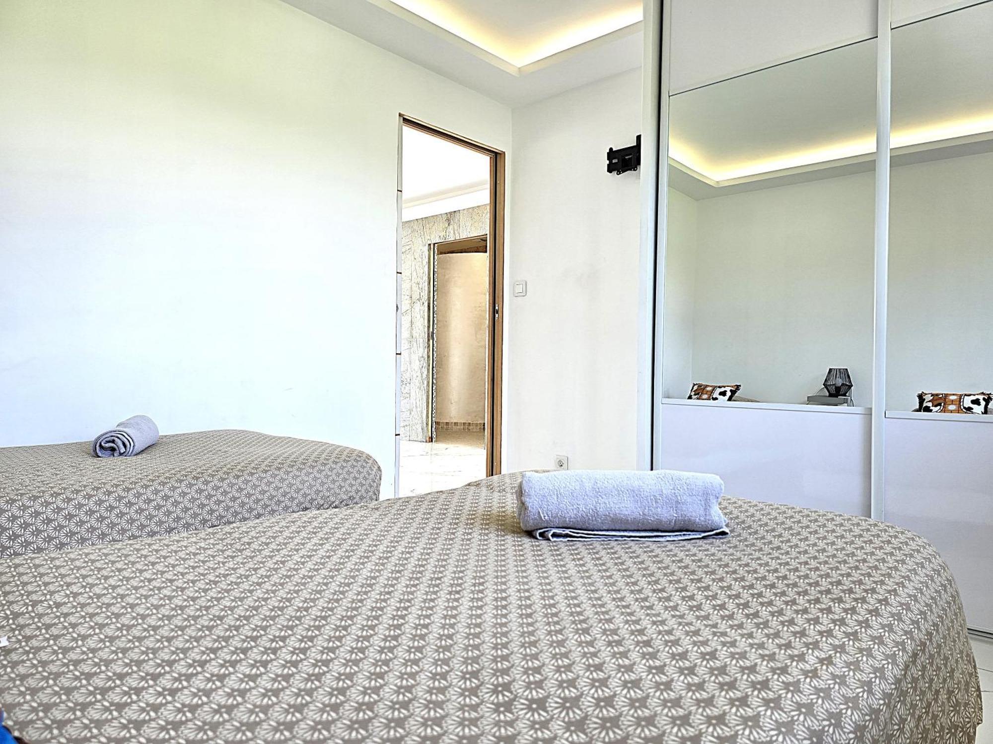 Villa Sapiac: Modern Italian-Inspired Retreat with Private Pool Montauban Exterior photo